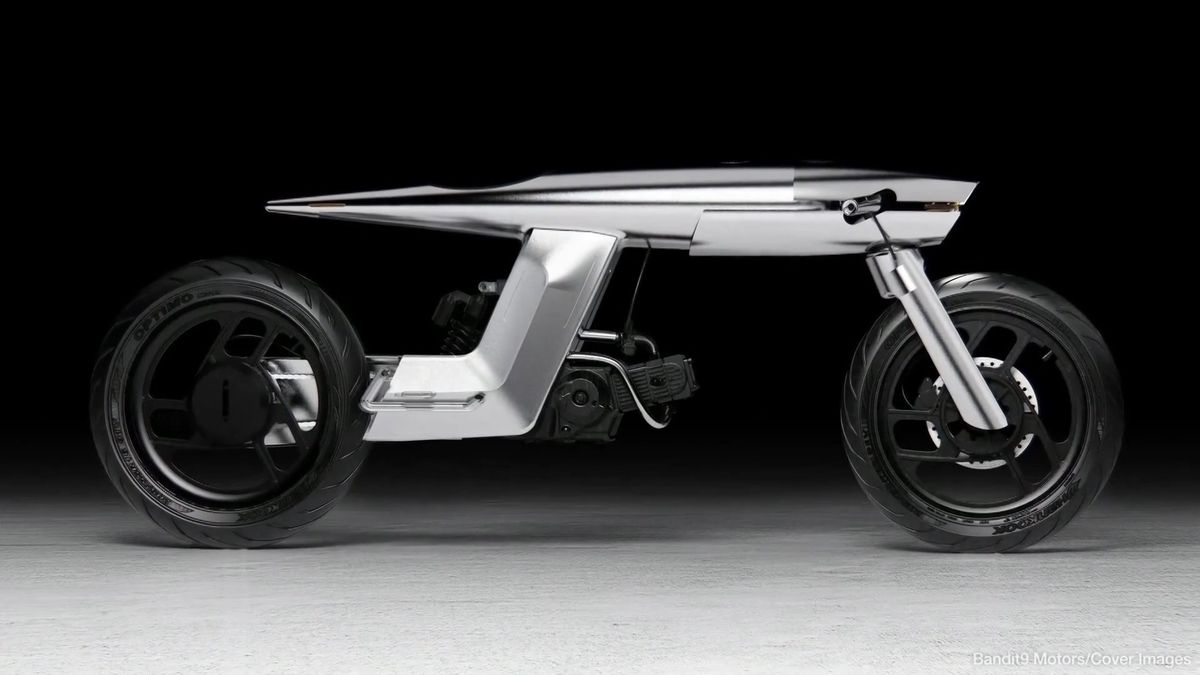 Futuristická motorka z Vietnamu připomíná stříbrnou střelu